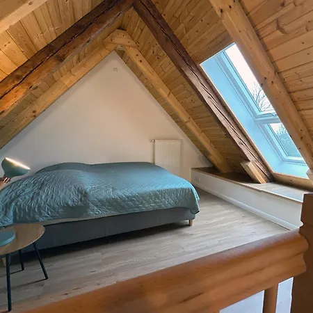 Lassen Hof 02 Eichhoernchenkobel *